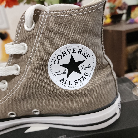 Like New Women's Converse All Star High-Top Sneakers Size 7 - Picture 3 of 10